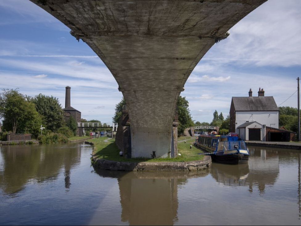 english canal Hawkesbury bridge