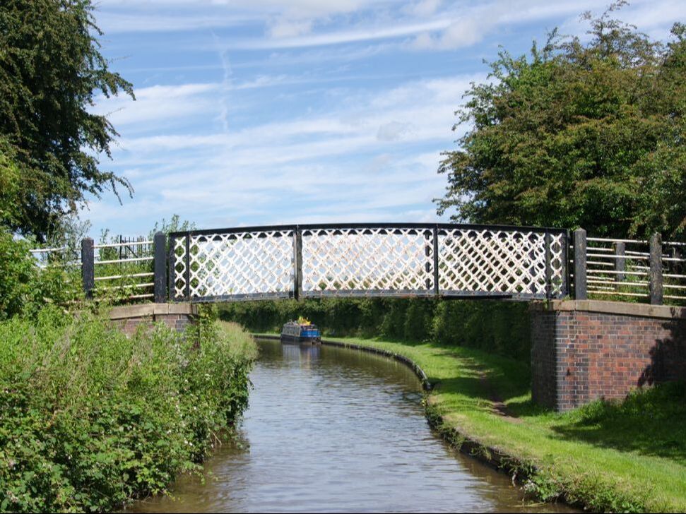 English canal Whitley bridge